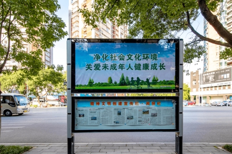 成都广告好色先生TV下载安装外墙广告灯箱的形式和安装方法