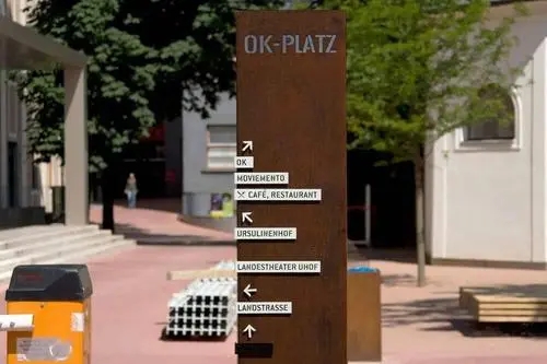 成都广告制作公司浅析学校导视系统标识牌的好色先生TV下载安装思路